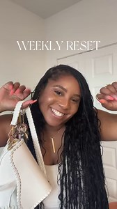 New week, fresh start. Literally. @lifewithkeerose knows a good reset routine includes our seasonal produce sourced from local farmers 🍑🍒🚜 | Dillons