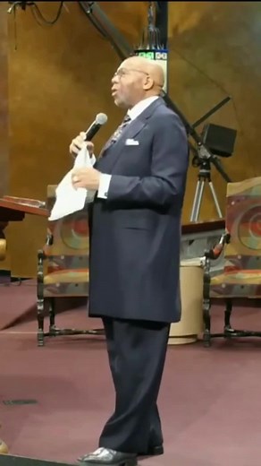 Rev. Dr. Jasper Williams, Jr., singing