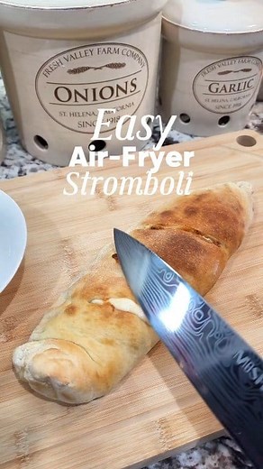 Easy Air Fried Stromboli or Pizza Pocket. #easy #food #onepanmeal #pizza #pizzalover #airfry #facebookreel #video #cooking | Bailee's Kitchen