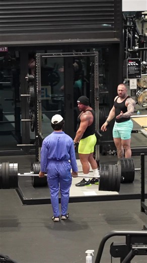 Hilarious Gym Prank with a Barbell
