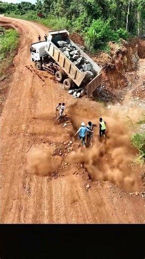 THIS SHOULD NEVER HAPPEN 😱 #WorkSafety