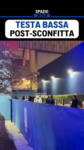 SpazioInter.it on Instagram: "I giocatori dell'Inter abbandonano l'Al-Awwal Park visibilmente delusi dopo la sconfitta ai rigori contro il Bologna che vale l'addio alla Supercoppa Italiana ❌ L'espressione di Bonny lascia trasparire tutta l'amarezza nello spogliatoio nerazzurro per il finale di questa serata 😓 📹 @peppe.cervellera #BolognaInter #Inter #SupercoppaItaliana #spaziointer"