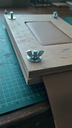 ⚜I’m opening my video courses where I’ll teach leathercraft, tools, content creation. Link in bio