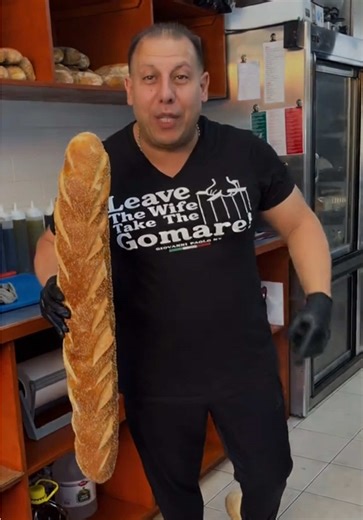 Merry Christmas everyone! A year ago today 😁🍷🇮🇹💙🤌🏻 time flies! @giovannis.italian.deli #foryou #fyp #food