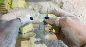 Cr : Powderandcrumble | Tiny crush asmr