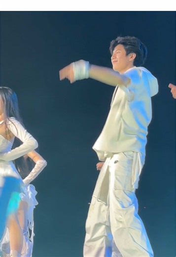 Tìm kiếm thông tin về dancer Endy Air