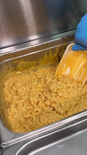 FLUFFIES HOT CHICKEN MAC & CHEESE from @Fluffieshotchicken in Hackensack, NJ! 🧀🍗🔥🤤 Officially addicted to this. 👌 #DEVOURPOWER #fyp #foryou #foodtiktok #friedchicken #hotchicken #macncheese #macandcheese #fluffieshotchicken #hackensack #newjersey #nj #njfood #foodblog #cooking #comfortfood