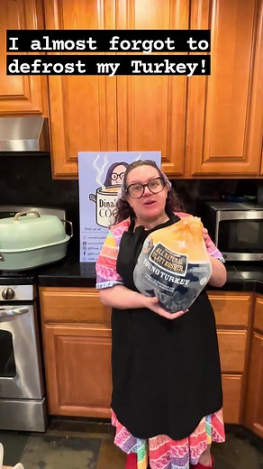 Don't forget to defrost your frozen turkey!!! 🦃 I almost made one of the most common Thanksgiving mistakes. Luckily I remembered my Turkey on Saturday night. To safely defrost a Turkey, it needs to go in the refrigerator until thawed. The larger the turkey, the more days it needs in the fridge Stay tuned for more Thanksgiving tips. If you have any cooking questions, send me a message, I'm here to help! #dinasdelishcooking #bayarealocal #mehko #bayareakosher #supportlocalbusiness | Dina's Delish