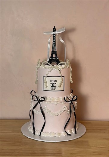 Elegant Chanel-Inspired Cake Decorating Ideas