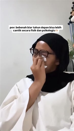 Fani Rahm on Instagram: "Semoga di tahun depan, Fani lebih bisa sharing hal-hal yang bermanfaat. Terutama buat sesama perempuan biar kita gak cuma belajar cantik dari luar, tapi juga kuat, tenang, dan penuh dari dalam. Karena cantik itu bukan cuma soal fisik, tapi juga soal hati dan pikiran🫶🏼"
