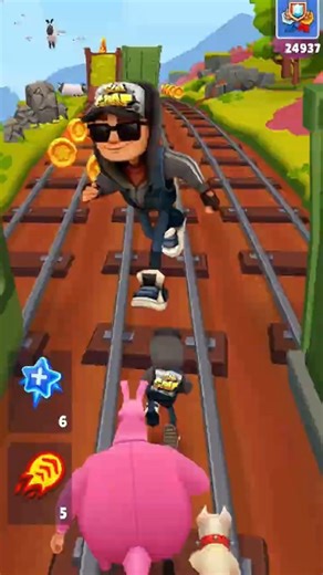 Police come! Run away! Subway Surfers #subwaysurfers #gaming #shorts