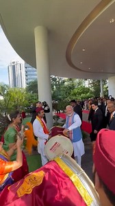 Watch PM Narendra Modi as he plays the dhol in Singapore! Take a look at this vibrant moment. #PMModiInSingapore | MyGovIndia