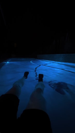 Divertido día de piscina con bikinis