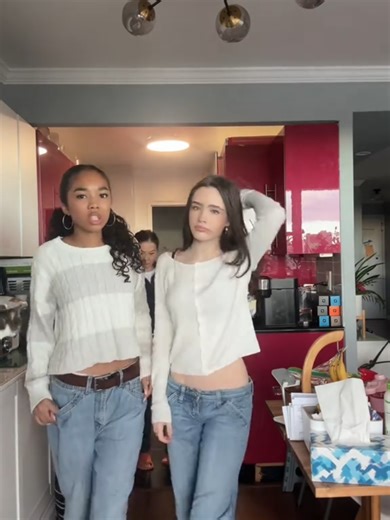 Mia e Clara Stack: Sincronização e Hiper Foco