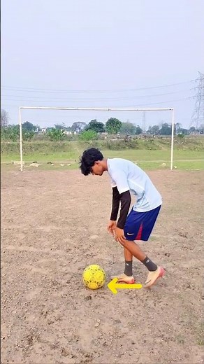 Football skills tutorial for beginners 🔥🤩 #shots #football #footballtricks#soccer #viral@abeshsports