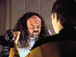 Data and a Klingon funny scene