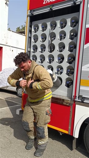 ‎HamidReza Faraji | حمیدرضا فرجی‎ on Instagram‎: "Methods of transporting SCBA cylinders🧑‍🚒 #technique #Strap #sling #support #fire #carry #firefighters #firedepartment #fireman #تکنیک #کاربردی"‎