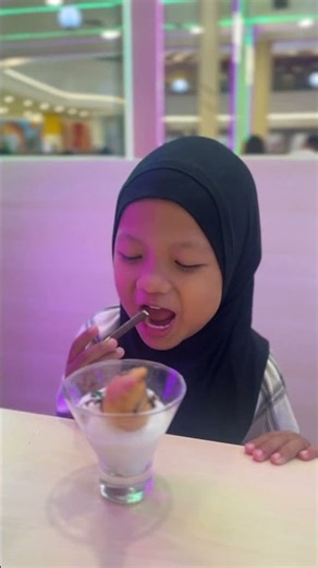 So Cute!!! Kids eating ice cream 😍😍😍 #shorts #funny #numnum