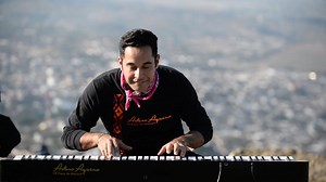 Este video lo preparamos con mis amigos para todos ustedes, en el que lleva la esencia de nuestra tierra y nuestro carnaval, que hoy celebramos a la distancia. Gracias a los maestros Alejandro Burguete, Guadalupe Pérez y a la marimba Chiapas. #Gregarios #Carnavalzoquecoiteco #Coita #pianomusic #carnaval2021 | Arturo Aquino