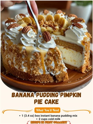 Creamy, spiced, layered and absolutely show-stopping! Banana Pudding Pumpkin Pie Cake 🎃🍌🍰 🧂 Ingredients: ▸ 1 box pumpkin spice cake mix ▸ 1 (3.4 oz) box instant banana pudding mix ▸ 2 cups cold milk ..... Fυll ᖇecίpe in Top Coʍmеոτ 👇💬 📍If you don’t see it, just tap ‘Most relevant’ and switch to ‘All Coʍmеոτs.’ 🥰 #PumpkinCake #BananaPuddingDessert #LayeredFallCake | Easy Trending Recipes