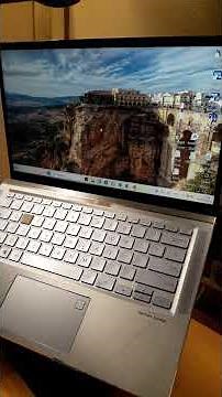 How to Remove Wallpaper on a Laptop
