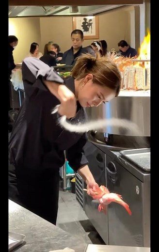 Art of Salt Sprinkling 🔥🐟 Robata Kitaro Sushi 寿司と炉端焼き 喜多郎寿し KAGUYA