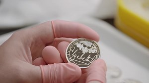 This year, The Royal Mint featured Her Majesty The Queen's signature on UK coins for the very first time during her reign. Take a look at the first coin in the special collection celebrating Her Majesty's reign being struck. Do you have one in your collection? https://hubs.li/Q01gXl840 | The Royal Mint