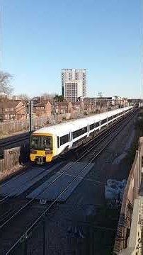 southeastern railway Class 465 approaching to Abbey Wood station #southeasternrailway