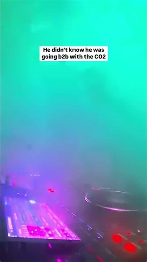 wasn’t warned that he and the CO2 machine were going b2b 🤣 Bro needs a gas mask for his next set
