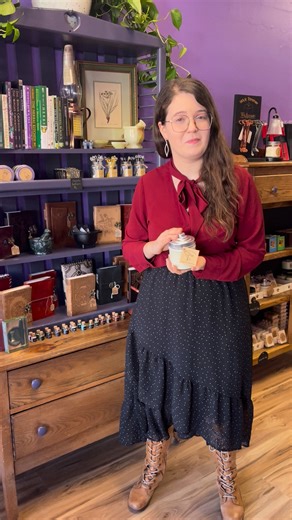 Say hello to our new Lily of the Valley scent, our second special scent for Valentines this year! You can find this enchanting floral named for the bell shaped flower it smells like in our soy apothecary candles and soy coconut wax melts 🕯️ Did you know that according to Greek mythology that the Lily of the Valley was created by Apollo as a ground covering for his 9 nymphs to walk upon? We’re in shop today until 5, or come grab yours on February 13th during our free Galentine’s Celebration here