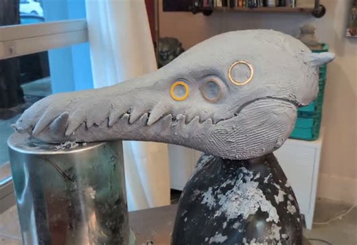 Melita on Instagram: "Working on a lil alien critter for @neotropolisevent ! These creatures were pests with a habit of chewing on docked starship guts, a behavior that caused dread in pilots, reminiscent of Old Earth wartime " gremlins". It was discovered they possessed a basic sentience and are now trained to service the engines they used to feast on... Compensated with delicious scrap parts of course! (Sculpted in @monsterclayusa , tools are various dental tools plus @wwwkenstoolscom , head f