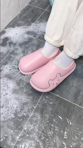 Cozy Up Your Feet with Adorable Cartoon Bear Slippers - Perfect Indoor Comfort!