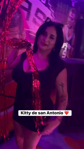 Llevo la kitty más famosa de Texas #baile #viral #sanantoniotexas | Bere-nice pulga clothes