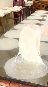 perfectly thin spring roll wrappers made by hand #handmadefood #springrolls #asmr | 94愛七桃