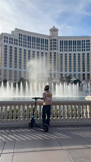 Exploring Las Vegas on the GoTrax G4 Pro 🛴 #gotrax #ytshorts