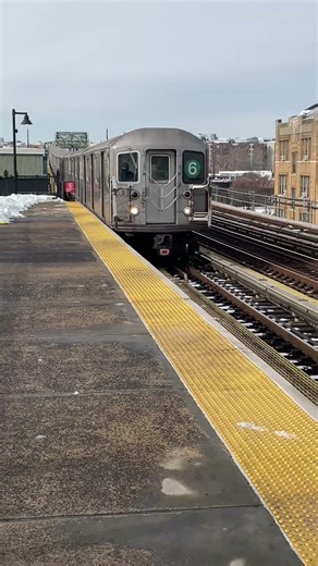 R62A (6) Train Arrived at Elder Avenue Taken 1/31/25