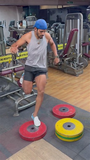 Fast footwork drills to improve reaction time on ground #running #motivation #speed #footwork #run