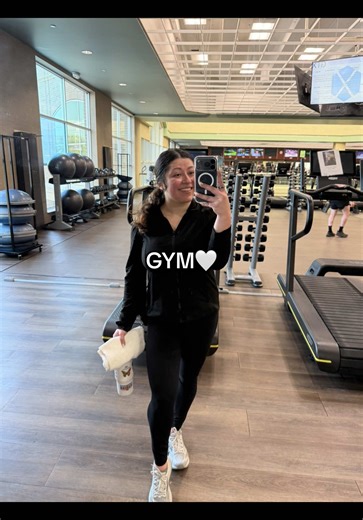 Got sick and finally recovered so you know my first place back was to the gym🙂‍↕️ happy Thursday!! 🤍 LEGGINGS ARE @Old Navy, always my go to for workouts!