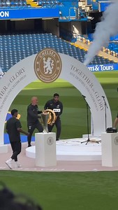 Reece and Maresca presenting the CWC trophy at the Bridge 🎥 @lucy_utc | Just Chelsea