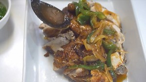 Chef Leasanne makes Chinese Style Chicken with Oyster Sauce!!! This dish would be fantastic with plain rice, fried rice, noodles or even on it's own. Be sure to try this at home. 🏠🍗🥘 Tune in tomorrow for the next delicious recipe with Chef Leasanne. Cooking In Quarantine airs during the 7pm newscast only on CNC3 Television, Trinidad and Tobago Sponsored by: MAGGI Carnation Caribbean | CNC3 Television, Trinidad and Tobago