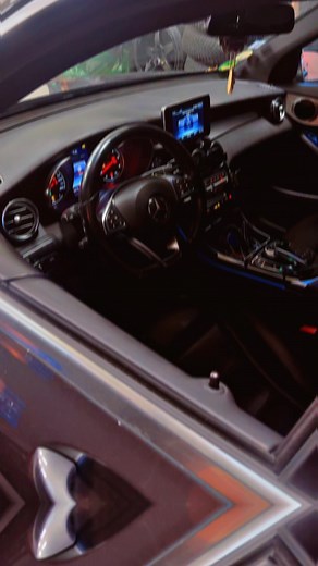 Nous avons procédé à une reprogrammation moteur sur la Mercedes, en respectant strictement les normes de fonctionnement du constructeur ainsi que les paramètres techniques d’origine du véhicule.L’intervention a été réalisée dans le but d’optimiser l’agrément de conduite tout en conservant la fiabilité mécanique et les sécurités prévues par le fabricant.Aucune modification ne dépasse les tolérances prévues pour ce moteur et l’ensemble des dispositifs de contrôle reste pleinement opérationnel. | A