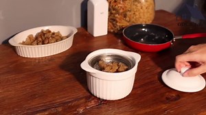 Ceramic Bacon Grease Container with Strainer, 20 oz Cooking Oil Storage Can Grease Keeper for Kitchen, Bacon Grease Keeper with Easy-Grip Handle (Navy)