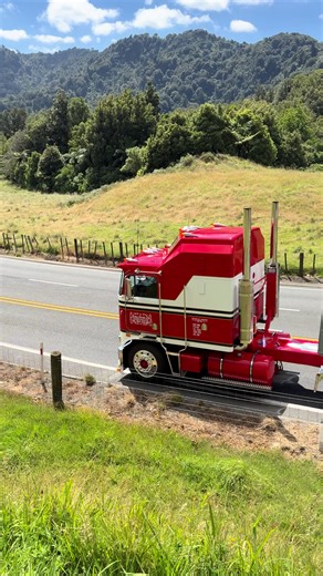 BJ & the Bear: A Tribute to Classic Trucking