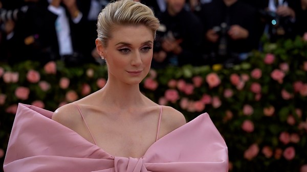 Elegance elevated: Elizabeth Debicki's unforgettable fashion moments!