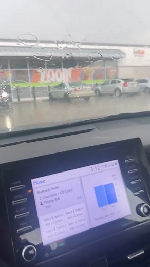 oooo i woulda turned back in the car and went home furious #rain #slip #accient #laughoutloud