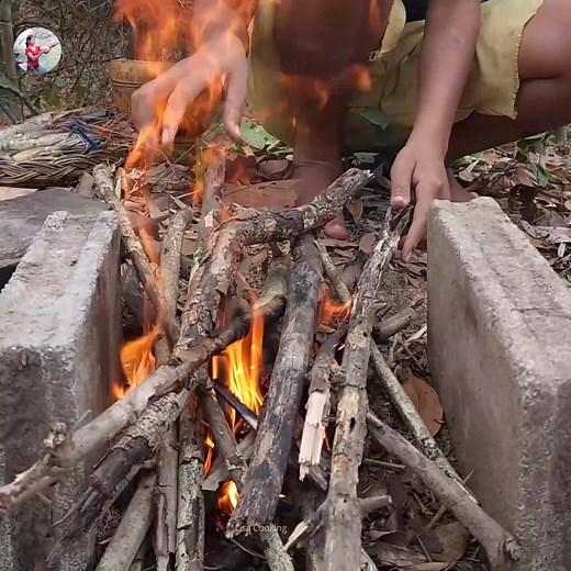 136K views · 1.9K reactions | Grilling Lobsters on rock with spicy recipe & Yummy for lunch Part 4 | Lisa Cooking | Facebook