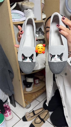 Respuesta a @yulimar chuello mi pie el más cómodo y aparte bonito 🥰🐱#shoes #comfortable