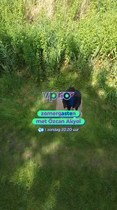 ‘Ik hoop dat de kijkers na mijn uitzending zowel geïnspireerd als ontroerd zijn.’ Aanstaande zondag is Özcan Akyol de eerste Zomergast. Wat dacht hij toen hij werd gevraagd? En waarom vindt hij zichzelf de allerbeste Zomergast? Kijk ‘VPRO Zomergasten’ zondag om 27 juli om 20.20 uur op NPO 2. Lees meer op vpro.nl/zomergasten. | VPRO