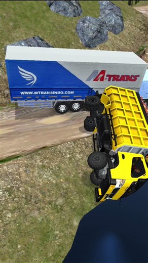 Mobil pada mogok truk sawit terguling!