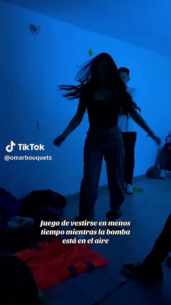 Parece fácil pero no lo es jejejej 😊 Videos de planes en @Planes Bouquets💎 #juegosdivertidos #juegosnavideños #viralvideos #diversionasegurada #viraltiktok